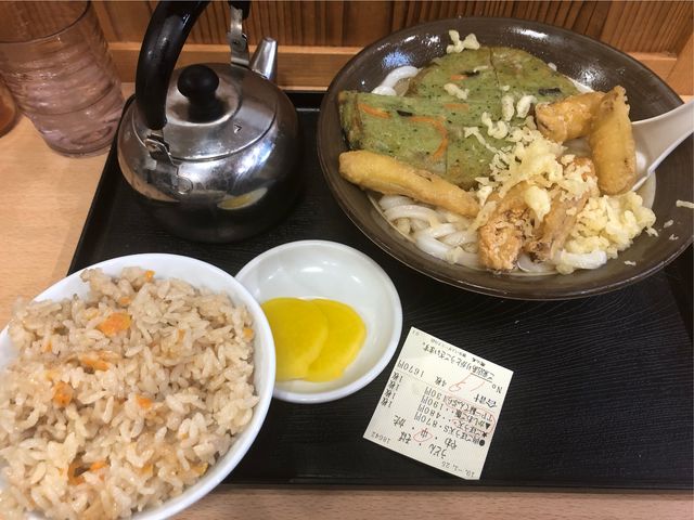 かしわ飯・ごぼう天うどんに天ぷら_牧のうどん早良店