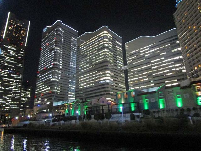 迫力あるみなとみらいの夜景_京浜フェリーボート株式会社