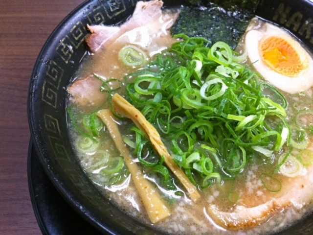 とんこつラーメン_豚人なかまる 彦根店