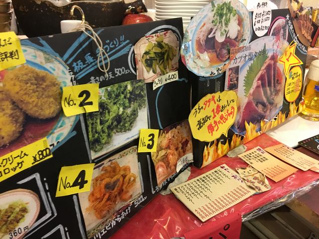 鰹のタタキ以外のメニューもあります。_やいろ亭