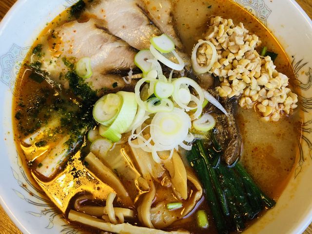 納豆ラーメン中辛 チャーシューをトッピング_鬼がらし 江俣店