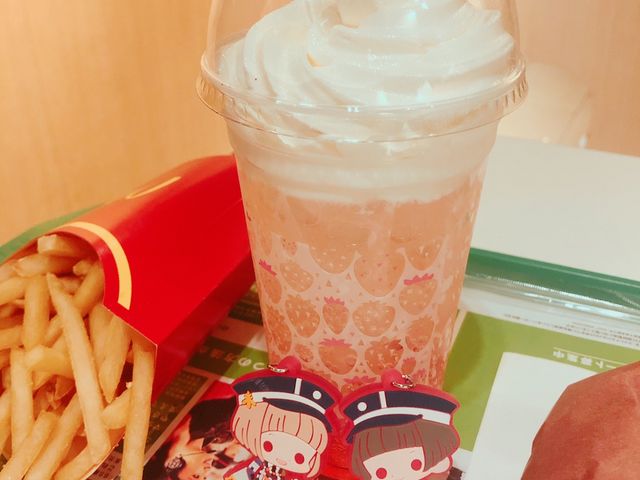 期間限定マックフロートとちおとめ_マクドナルド駒沢大学店