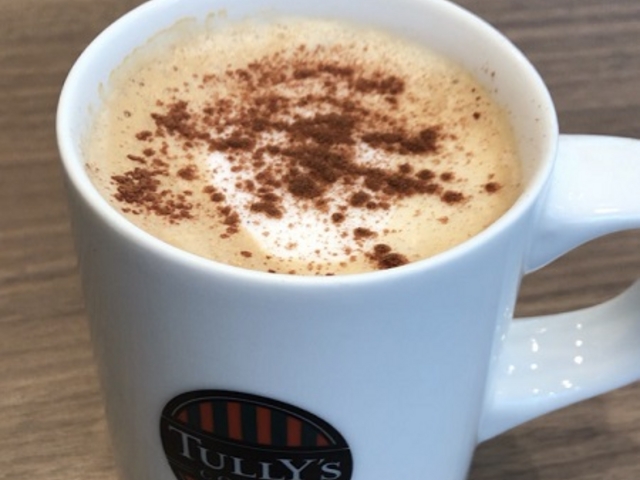ホットラテ×シナモン_タリーズコーヒー横浜ランドマークタワー店