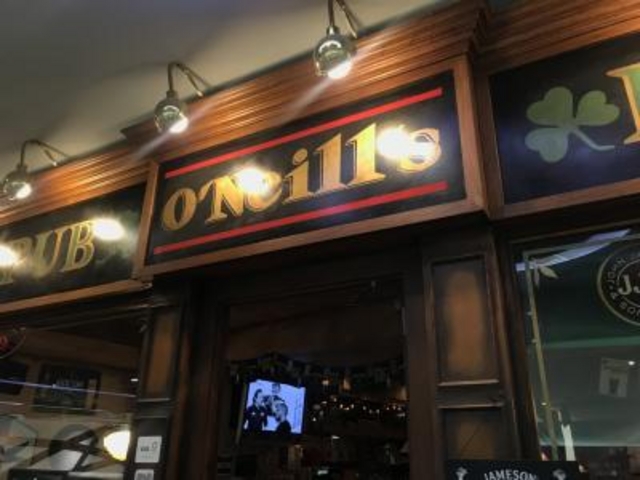 駅の中_IRISH PUB ONeills