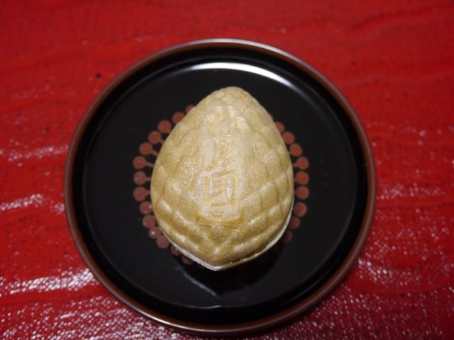 銘菓 松かさ最中_梅月園 桜田支店