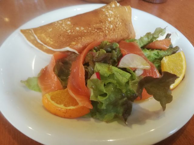 サーモンのパンケーキ バターもたっぷり_花きゃべつ
