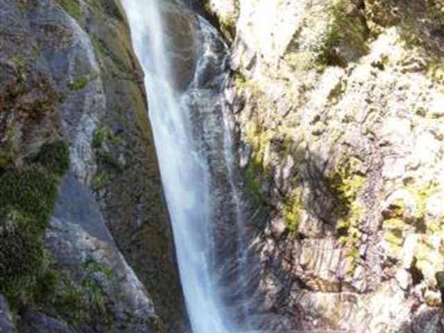 「せんだん轟の滝:滝壺の傍まで近づける」(写真拡大で)_せんだん轟の滝