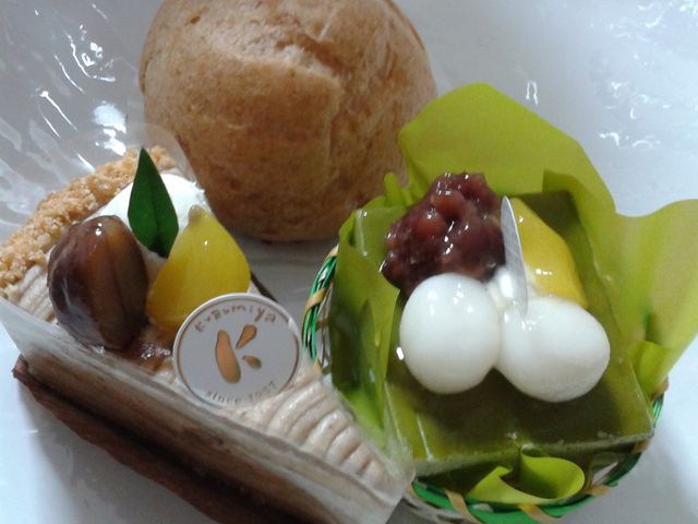 ケーキとシュークリーム_くるみや 本店