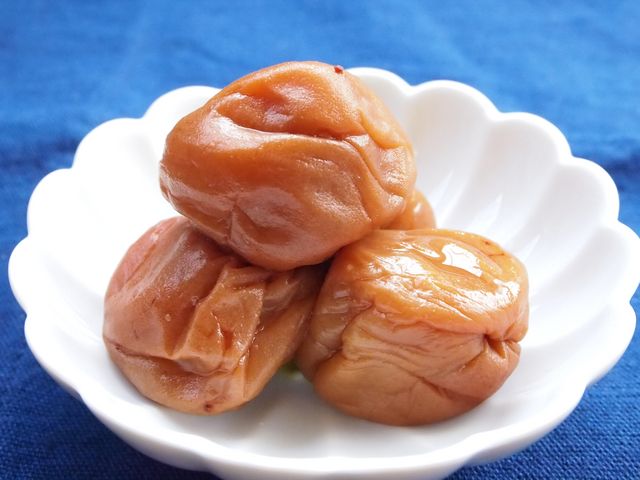 汗がでる時期にはよく売れる無添加梅干し_おみやげ屋 伊藤薗(いとうえん)