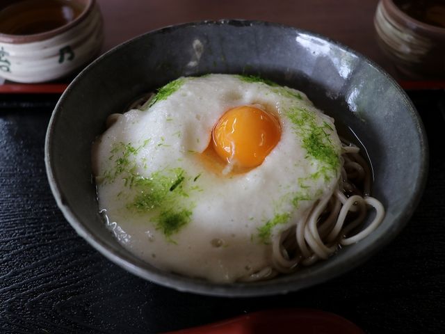 とろろたっぷりのとろろ蕎麦。_苔乃茶屋