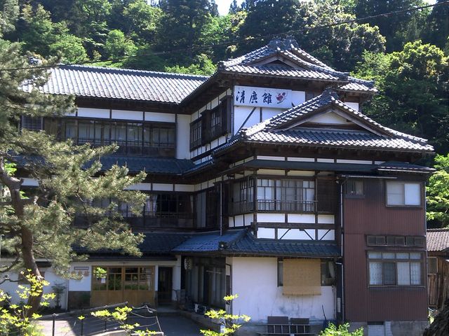周辺に溶け込む佇まい。。_清廣館