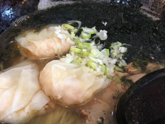 金目とエビのワンタン入り天然塩らーめん_一品香