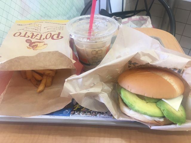 アボカドクリームチーズは濃厚な味わい!_ファーストキッチン日吉店