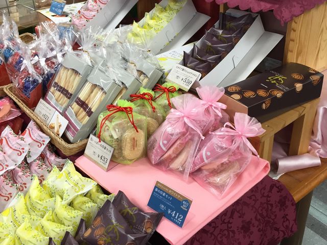 店内2_シャトレーゼ 成田店
