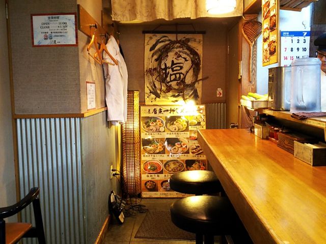 カウンター席_らーめん しおの風