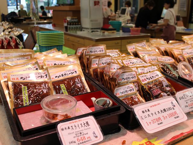 試食もあります_日光ろばたづけ 鬼怒川店