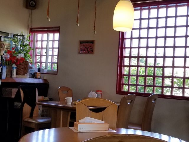店内、落ち着いていて良いです。
定期船乗り場に、近いので時間待ちに丁度いいですよ。_宝当喫茶風海光