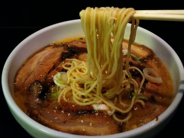 濃厚で美味しいチャーシュー麺 味噌_梁山泊