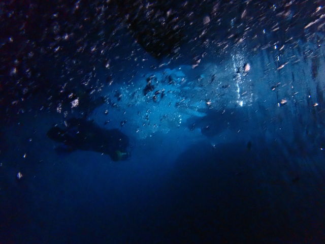 水中の青の洞窟_シーマウントダイブ