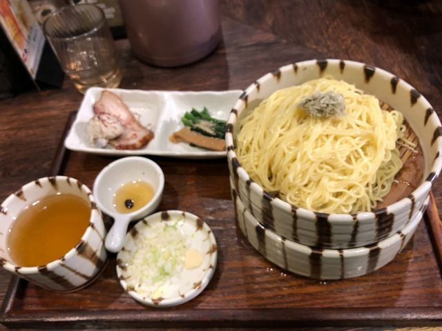 看板メニューのつけしおそば。赤羽の人気ラーメン店。_焙煎汐蕎麦処 金字塔