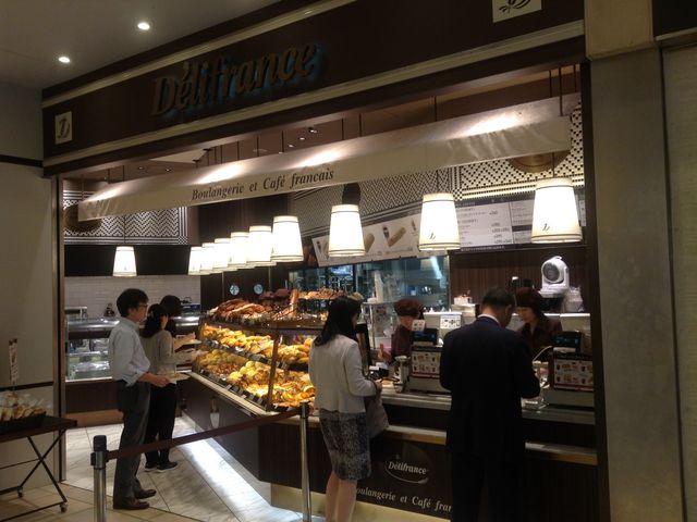 奥にはイートスペース_Delifrance 赤坂店