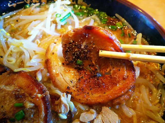 チャーシュー持ち上げ(チャーシューリフト)_ほくしん 草加谷塚店