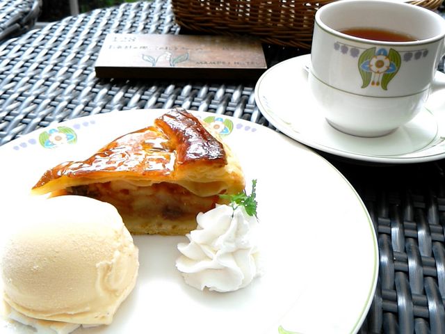 念願のアップルパイ♪_万平ホテル カフェテラス