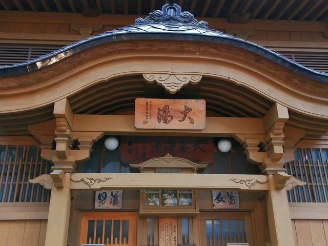 立派な建造物ですね!_大湯