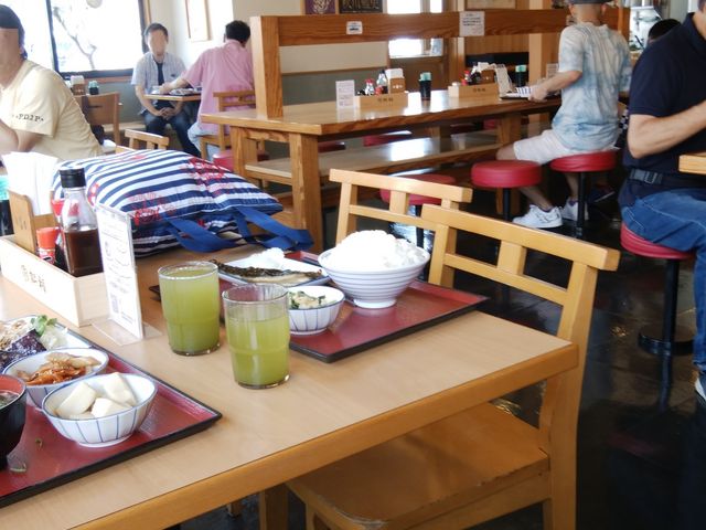 回転早いです_まいどおおきに 清水江尻食堂