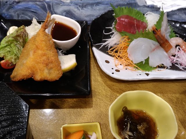 アジフライと刺身の定食_入船 小田原駅前店