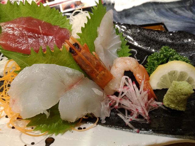 ちょっとパサついている刺身_入船 小田原駅前店