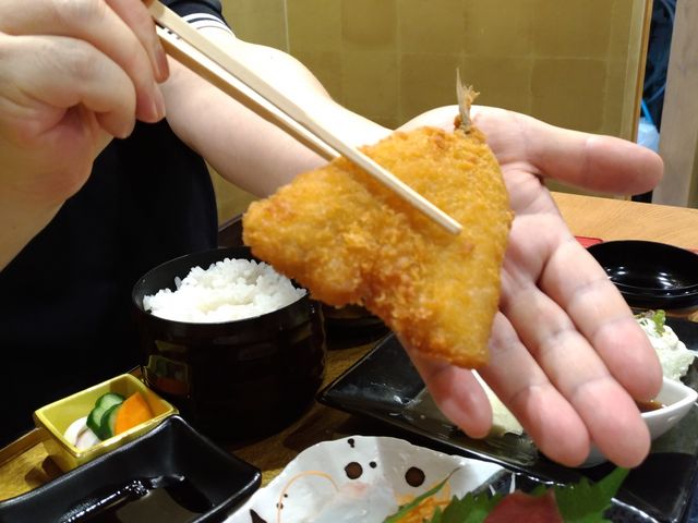 小ぶりで可愛いアジフライ_入船 小田原駅前店