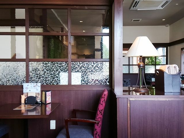 昭和初期のカフェ風の内装:落ち着けます_ビリオン珈琲 大垣林町店