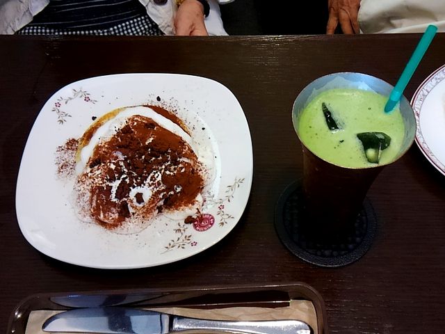 アイス抹茶+天使のシャンティーショコラパンケーキ_ビリオン珈琲 大垣林町店