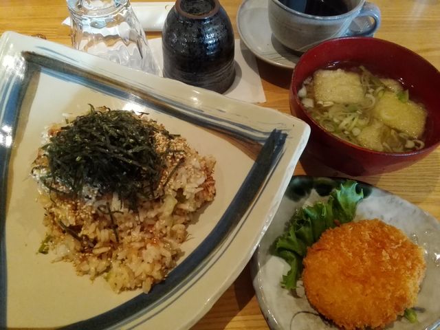 梅じゃこチャーハン(野菜コロッケをトッピング)_カフェ&ランチ・いちい