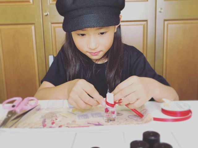アロマネイルオイル体験中_フラワーサロンShinefutur
