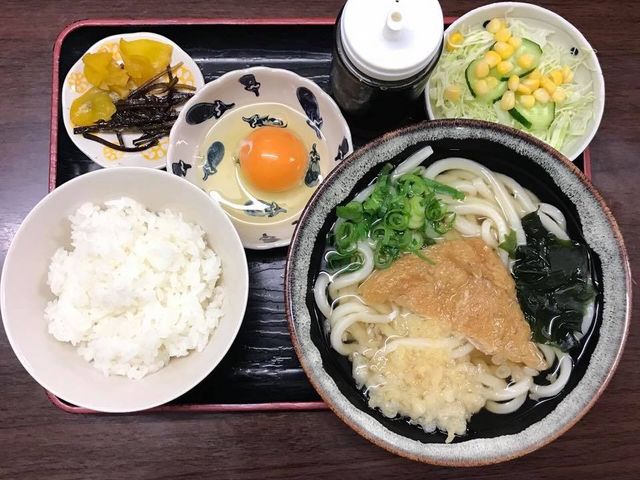 玉子かけうどん定食_ももや手打うどん・そば