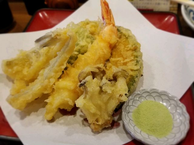天ぷら盛り合わせ(850円)
サクサクでおいしかったです!!_安曇野そば処 青崎