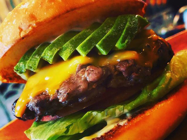 アボカドチーズバーガー_具志堅多幸寿