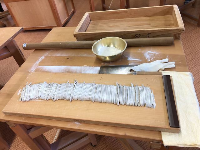 切るのは本当に難しい_今庄そば道場