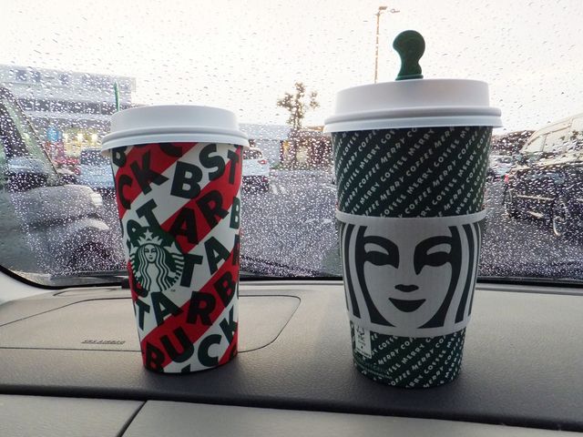 ドリップコーヒーはクリスマス仕様のカップになっていました。_スターバックス・コーヒー 尾張一宮パーキングエリア下り線店