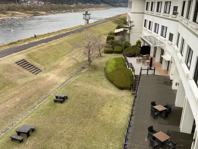 川沿いの外観_旅館翠嵐楼