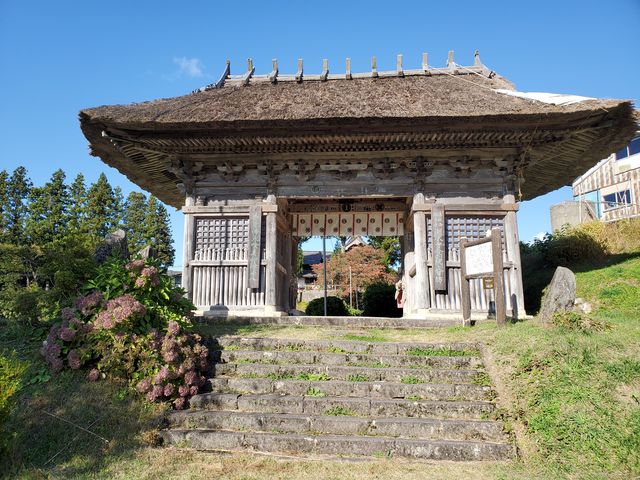 仁王像と風神雷神様が出迎えて下さります。_大日坊