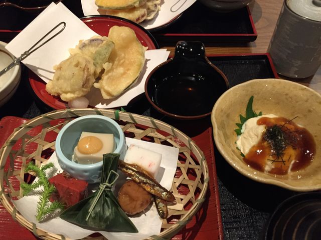 湯豆腐が食べ頃になる間に京懐石をいただきました。_京料理 料庭 八千代