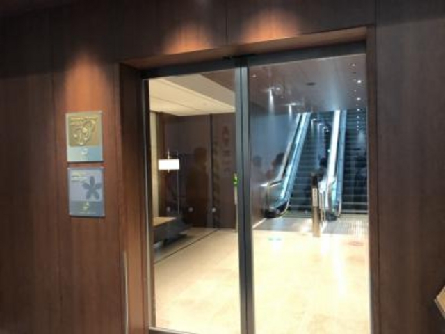 入口_伊丹空港3階サクララウンジ