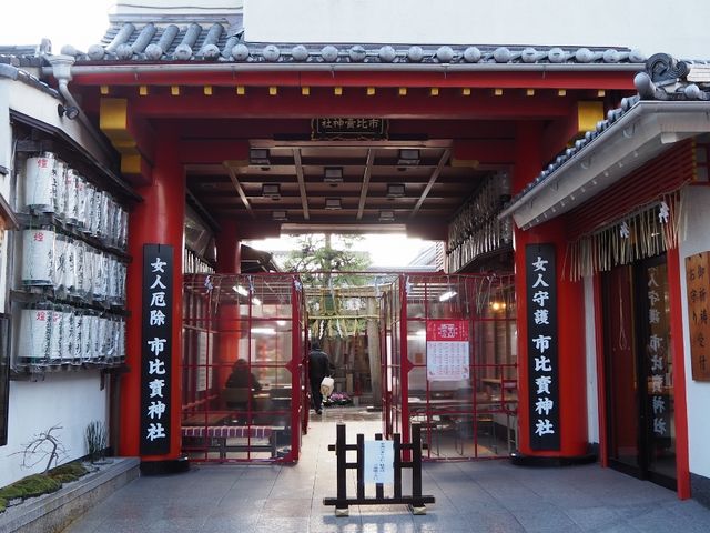 境内は狭いです_市比賣神社