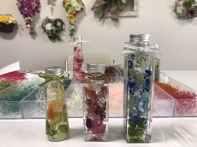 細かく見ると失敗したなぁと思うところがありますが、記念すべき初めての作品です。_花教室アトリエ アンフルール