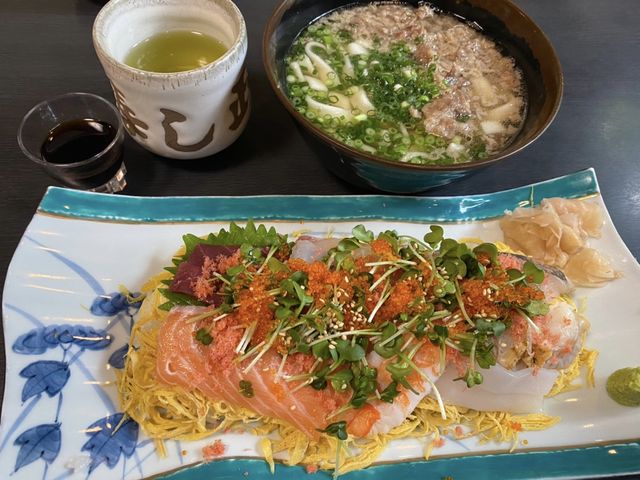 単品 海鮮チラシ と 単品 肉うどん_寿し政