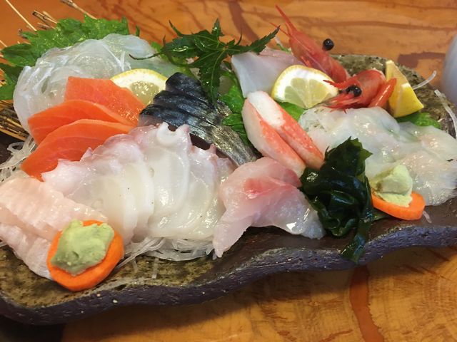 刺身盛り合わせ、お任せ。8種類くらい。どれも新鮮で美味しかった。青森だからホタテも食べたかったけど。_和幸