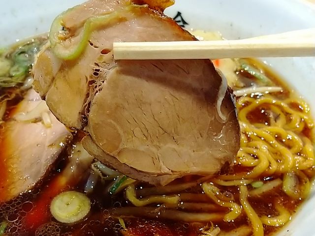 歯応えありのチャーシュー持ち上げ_あさひ町内会